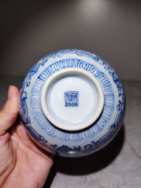 古玩陶瓷青花纏枝花紋碗真品鑒賞圖