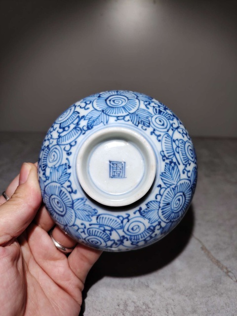 古玩陶瓷青花纏枝花紋碗真品鑒賞圖