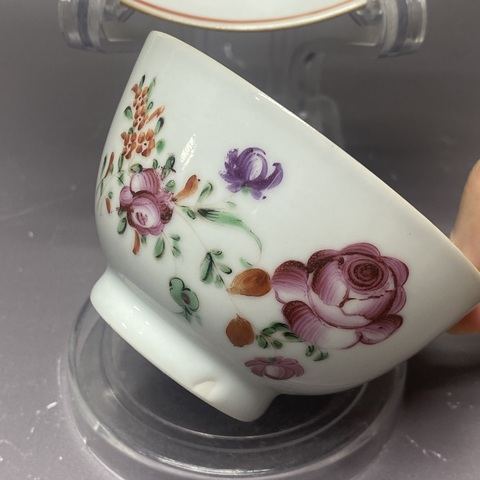 古玩陶瓷花卉紋廣彩杯盤真品鑒賞圖