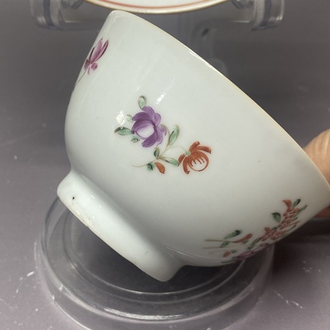 古玩陶瓷花卉紋廣彩杯盤真品鑒賞圖