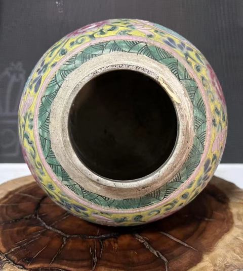 古玩陶瓷粉彩花卉紋罐真品鑒賞圖