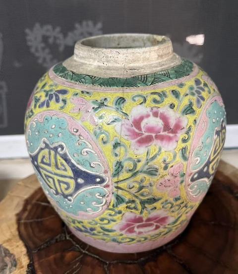 古玩陶瓷粉彩花卉紋罐真品鑒賞圖