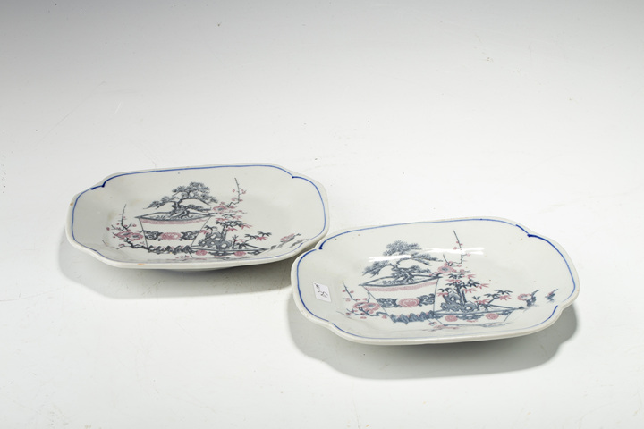 古玩陶瓷民國·釉下彩松竹梅紋海棠方盤一對
真品鑒賞圖