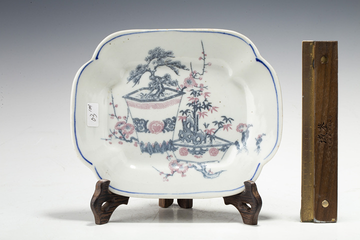 古玩陶瓷民國·釉下彩松竹梅紋海棠方盤一對
真品鑒賞圖