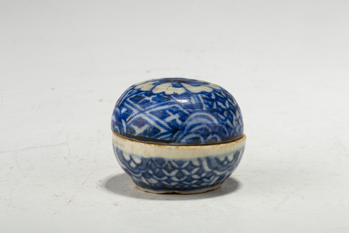 古玩陶瓷明晚·青花花卉紋小蓋盒真品鑒賞圖