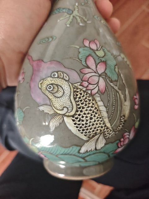 古玩陶瓷豆青釉粉彩瓶真品鑒賞圖