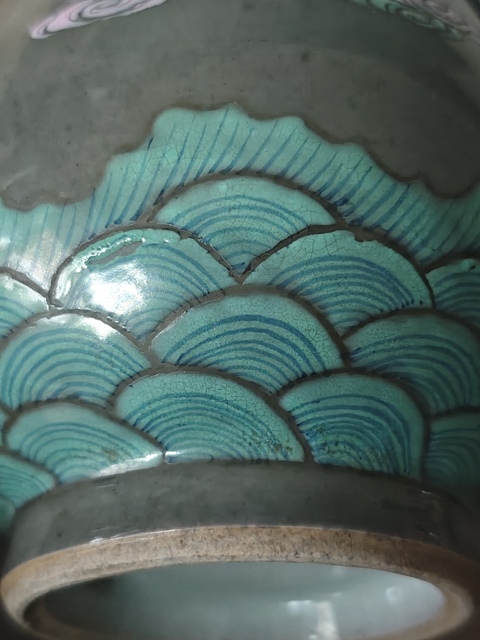古玩陶瓷豆青釉粉彩瓶真品鑒賞圖