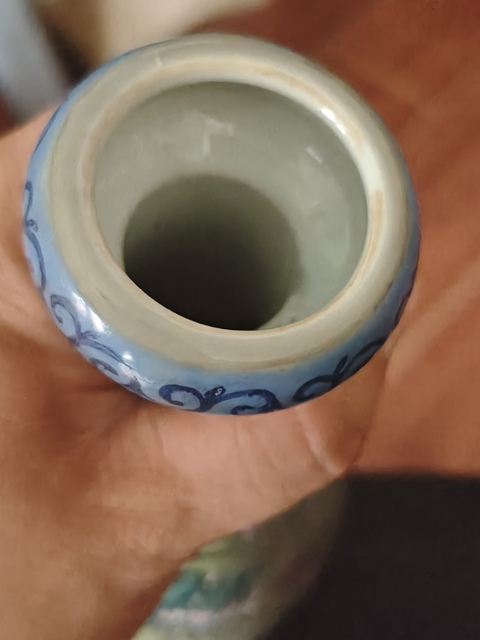 古玩陶瓷豆青釉粉彩瓶真品鑒賞圖