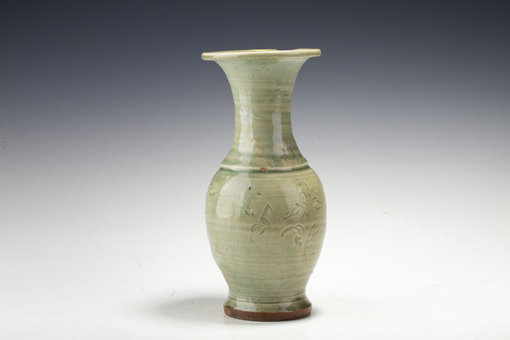 古玩陶瓷明代·青釉劃花紋瓶真品鑒賞圖