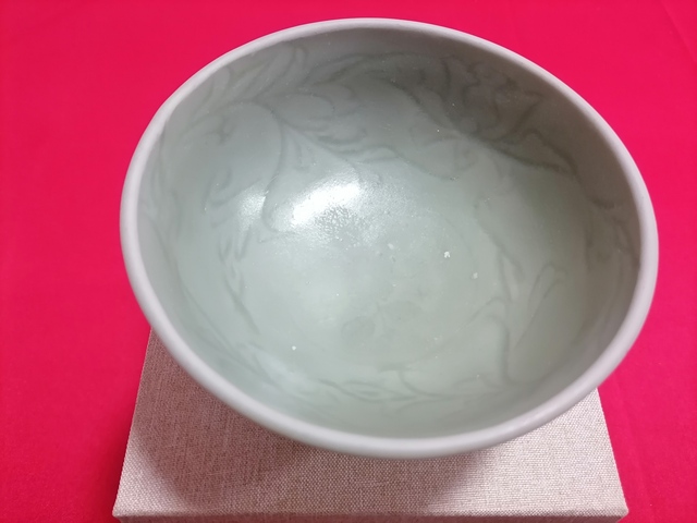 古玩陶瓷龍泉青瓷刻花碗真品鑒賞圖