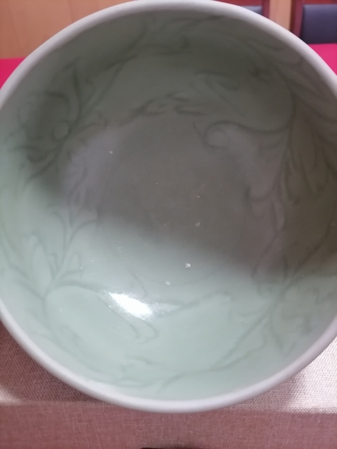 古玩陶瓷龍泉青瓷刻花碗真品鑒賞圖