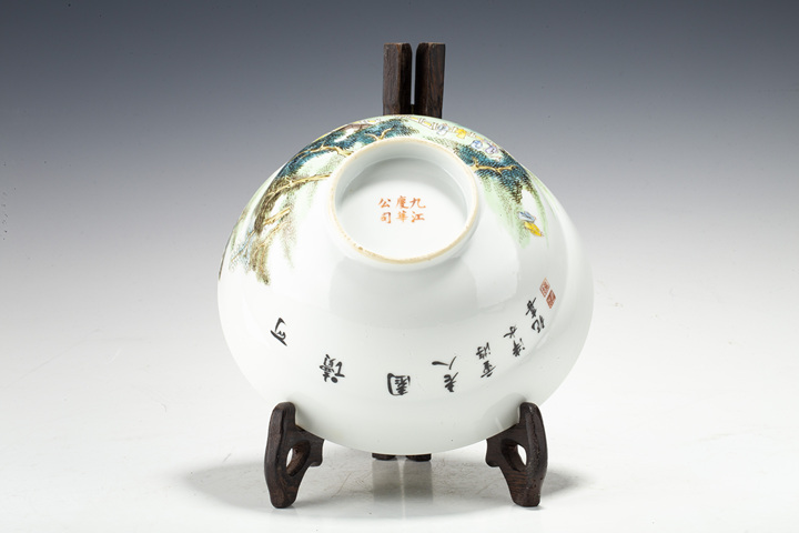 古玩陶瓷民國·粉彩山水人物詩文碗拍賣,當前價格0元