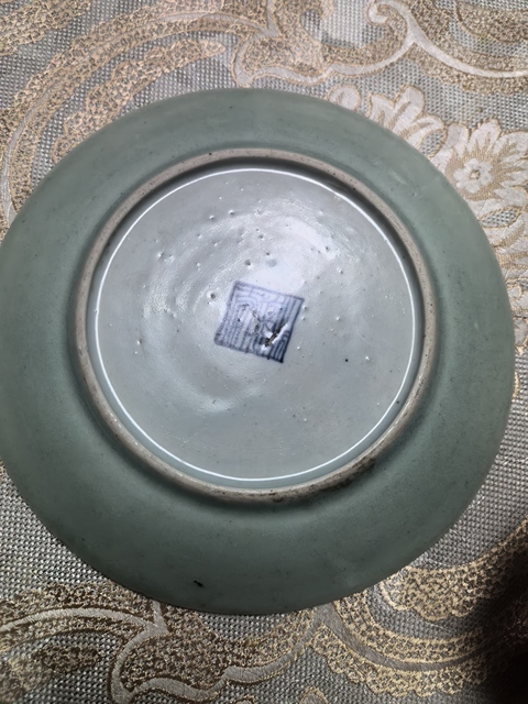 古玩陶瓷豆青釉廣彩盤真品鑒賞圖