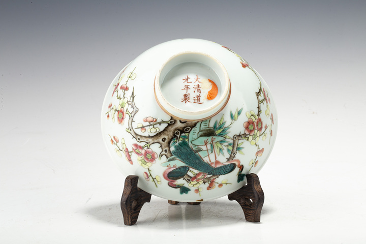 古玩陶瓷清末民初·粉彩孔雀梅花紋碗拍賣,當(dāng)前價格688元
