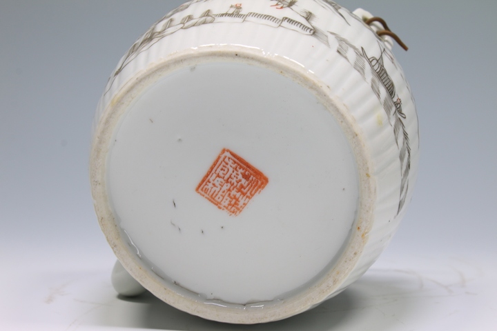 古玩陶瓷清晚期·墨彩詩文山水樓閣執(zhí)壺拍賣,當(dāng)前價(jià)格0元