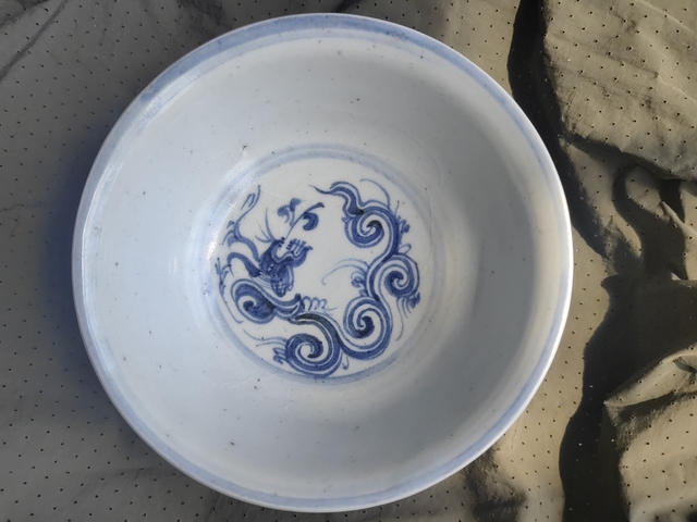 古玩陶瓷成化龍紋青花碗真品鑒賞圖