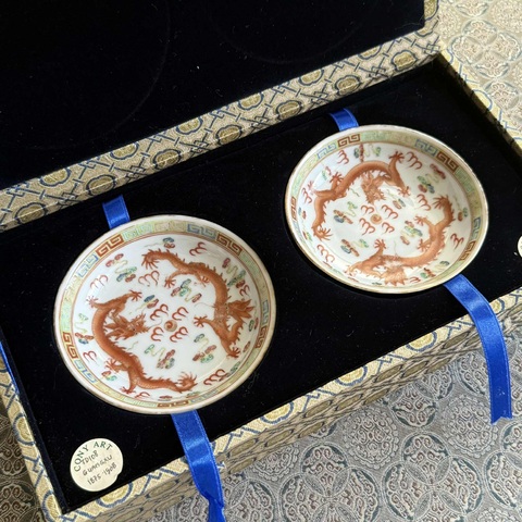 古玩陶瓷粉彩趕珠龍紋盤真品鑒賞圖