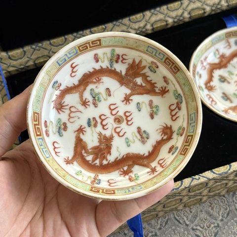 古玩陶瓷粉彩趕珠龍紋盤真品鑒賞圖
