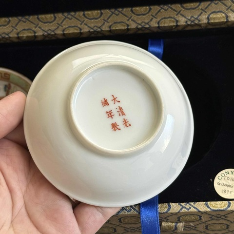 古玩陶瓷粉彩趕珠龍紋盤真品鑒賞圖