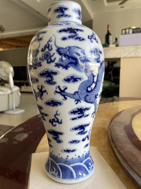 古玩陶瓷青花趕珠龍紋梅瓶真品鑒賞圖