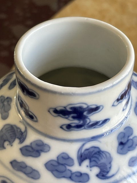 古玩陶瓷青花趕珠龍紋梅瓶真品鑒賞圖