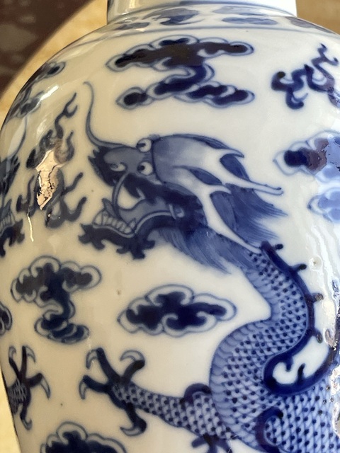 古玩陶瓷青花趕珠龍紋梅瓶真品鑒賞圖