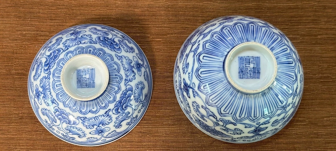 古玩陶瓷花卉紋青花蓋碗真品鑒賞圖