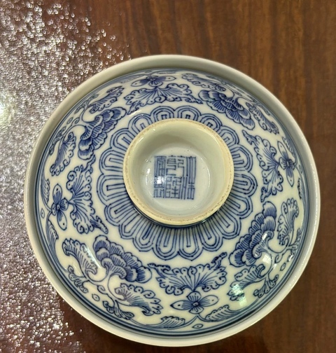 古玩陶瓷花卉紋青花蓋碗真品鑒賞圖