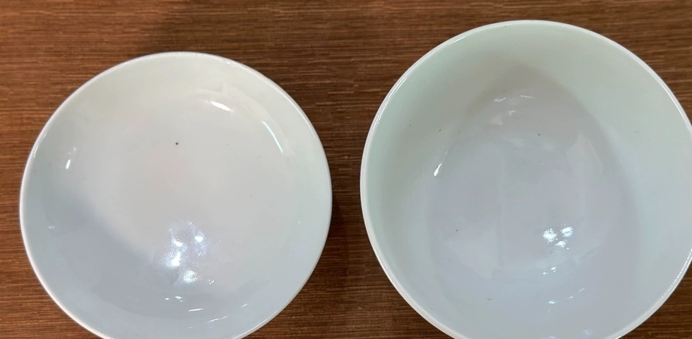 古玩陶瓷花卉紋青花蓋碗真品鑒賞圖