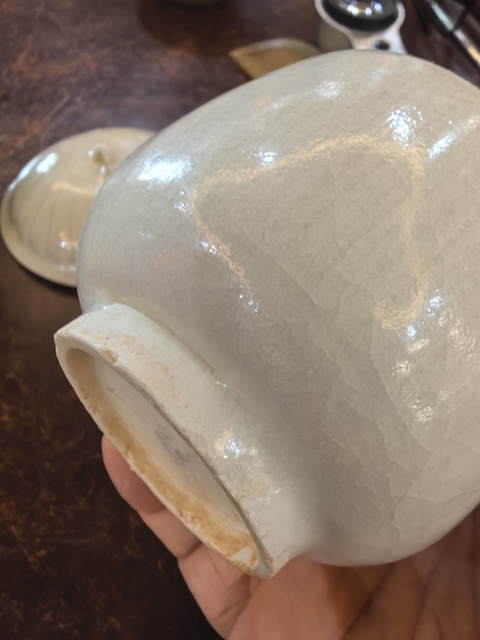 古玩陶瓷青白釉刻仰蓮紋蓋罐真品鑒賞圖