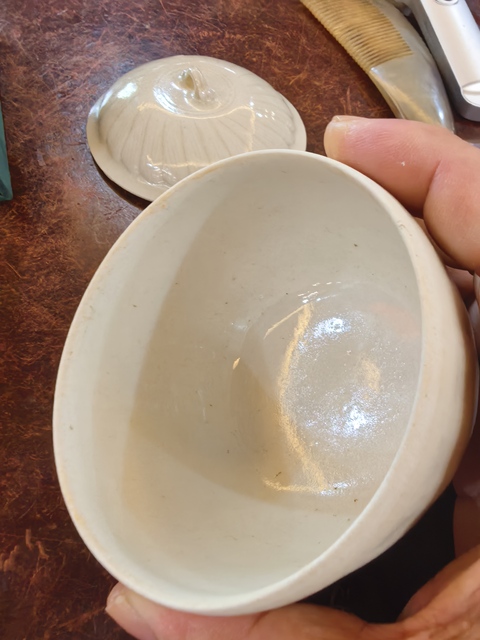 古玩陶瓷青白釉刻仰蓮紋蓋罐真品鑒賞圖