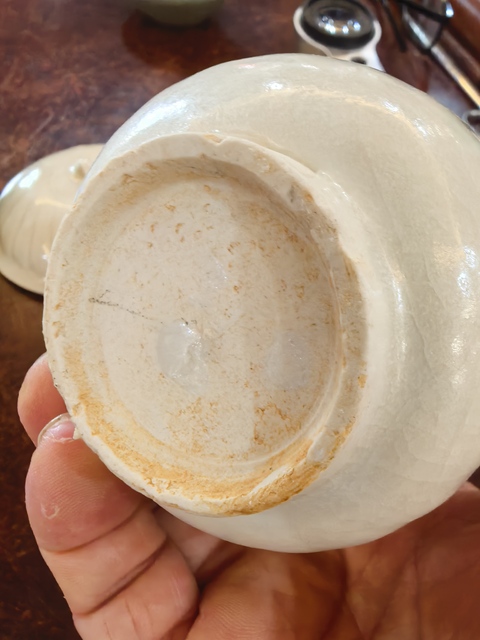 古玩陶瓷青白釉刻仰蓮紋蓋罐真品鑒賞圖