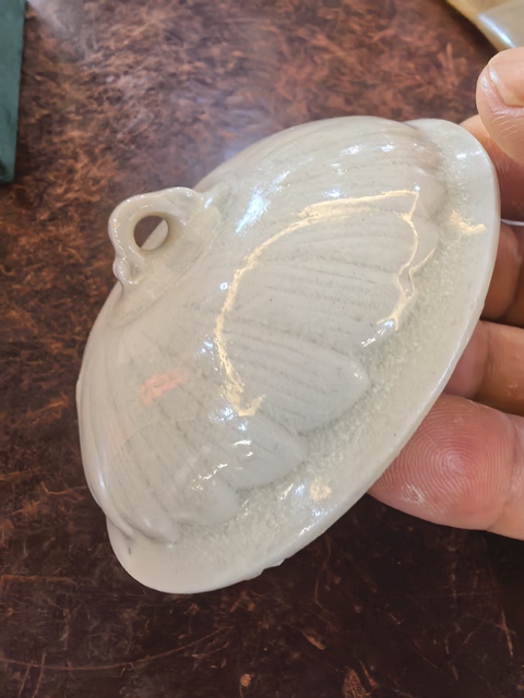 古玩陶瓷青白釉刻仰蓮紋蓋罐真品鑒賞圖