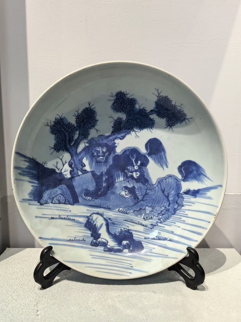 古玩陶瓷獅紋青花盤真品鑒賞圖