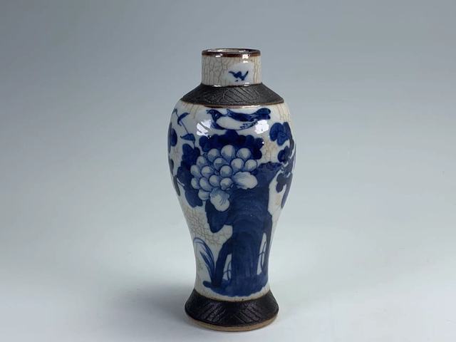 古玩陶瓷清晚期·哥釉青花花鳥紋瓶拍賣,當(dāng)前價格198元