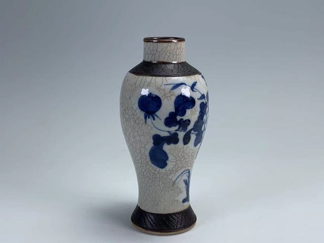 古玩陶瓷清晚期·哥釉青花花鳥紋瓶拍賣,當(dāng)前價格198元