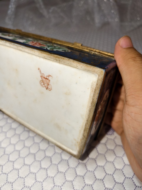 古玩陶瓷灑藍開光五彩博古圖瓷箱真品鑒賞圖