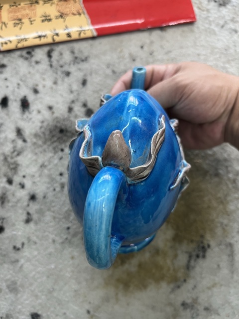 古玩陶瓷孔雀藍釉桃形倒流壺真品鑒賞圖