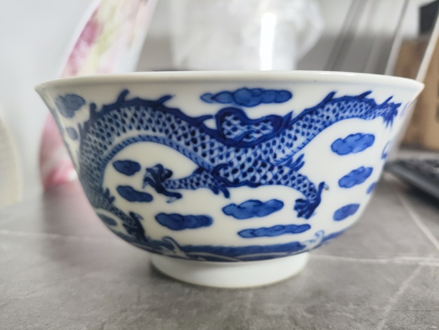 古玩陶瓷龍紋青花杯真品鑒賞圖