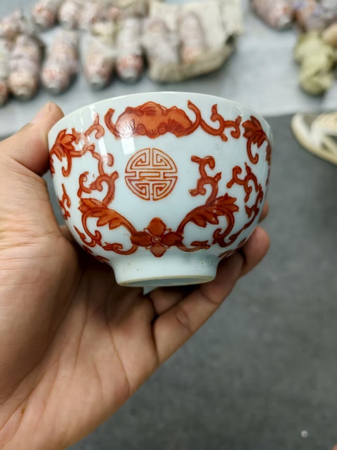 古玩陶瓷礬紅小碗真品鑒賞圖