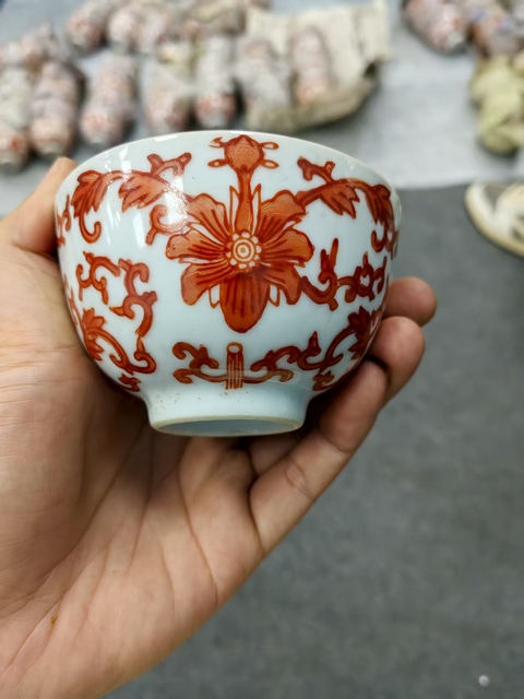 古玩陶瓷礬紅小碗真品鑒賞圖