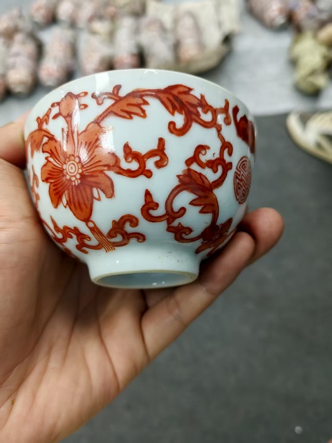 古玩陶瓷礬紅小碗真品鑒賞圖
