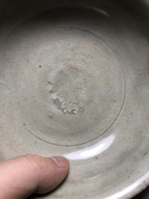 古玩陶瓷龍泉青瓷花卉紋碗真品鑒賞圖