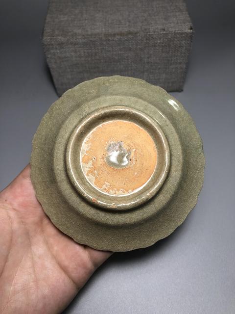 古玩陶瓷元末，龍泉窯青釉刻花葵口洗拍賣，當前價格3000元