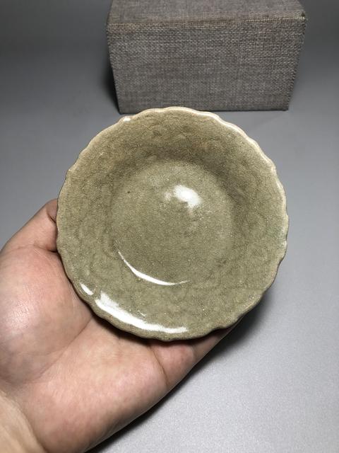古玩陶瓷元末，龍泉窯青釉刻花葵口洗拍賣，當前價格3000元