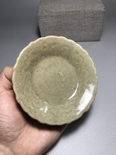 古玩陶瓷元末，龍泉窯青釉刻花葵口洗拍賣，當前價格3000元