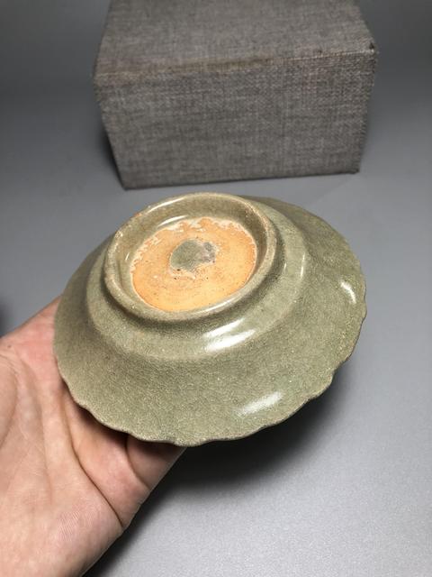 古玩陶瓷元末，龍泉窯青釉刻花葵口洗拍賣，當前價格3000元