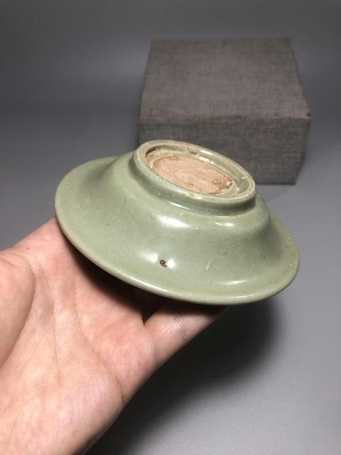 古玩陶瓷龍泉青瓷刻花盤真品鑒賞圖