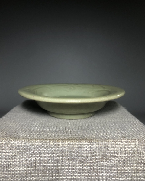 古玩陶瓷龍泉青瓷刻花盤真品鑒賞圖