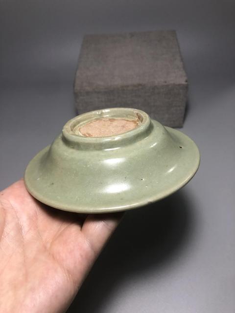 古玩陶瓷龍泉青瓷刻花盤真品鑒賞圖